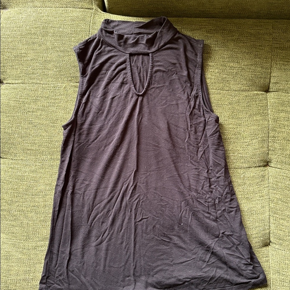 Sleeveless Mock Neck Top in Black